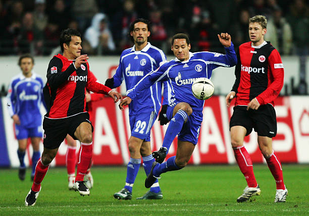 卫自己的足 卫自己的足