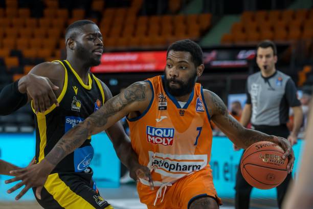 让球员发挥 让球员发挥