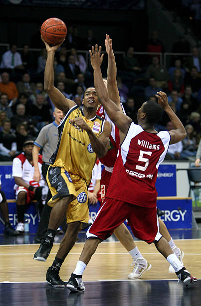 激烈角逐 激烈角逐